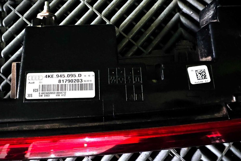 Farolim Central Audi e-Tron 2019 ref. 4KE.945.095.D c/dano