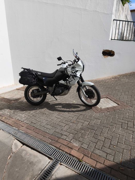 Moto Yamaha XTZ 660