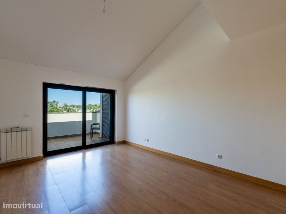 Apartamento T1+2 para arrendamento sem móveis, em condomínio privad...