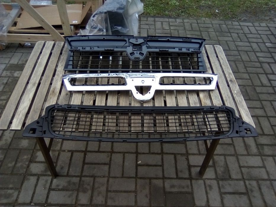 DACIA DUSTER 2010 -komplet atrap grill + listwa + kratka dolna