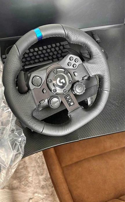 Ігровий руль Logitech 923