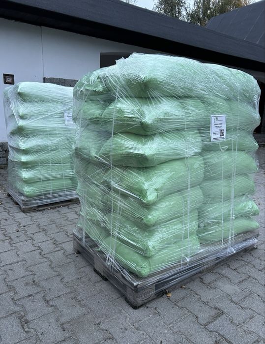 Nawóz ekologiczny obornik koński pod pomidory warzywa kwiaty drzewa