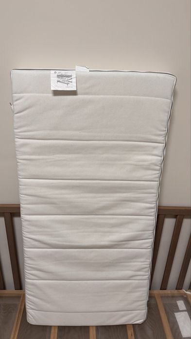 Berço e Colchão Ikea