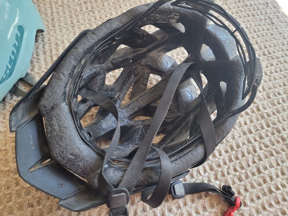 Kask rowerowy gratis spodenki rowerowe