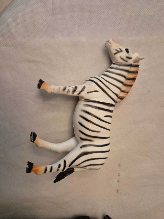 Brinquedo zebra branca e preta