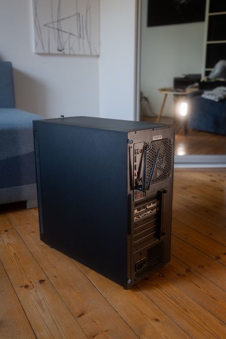 Komputer do pracy w biurze, gotowy na upgrade do gier/foto/video
