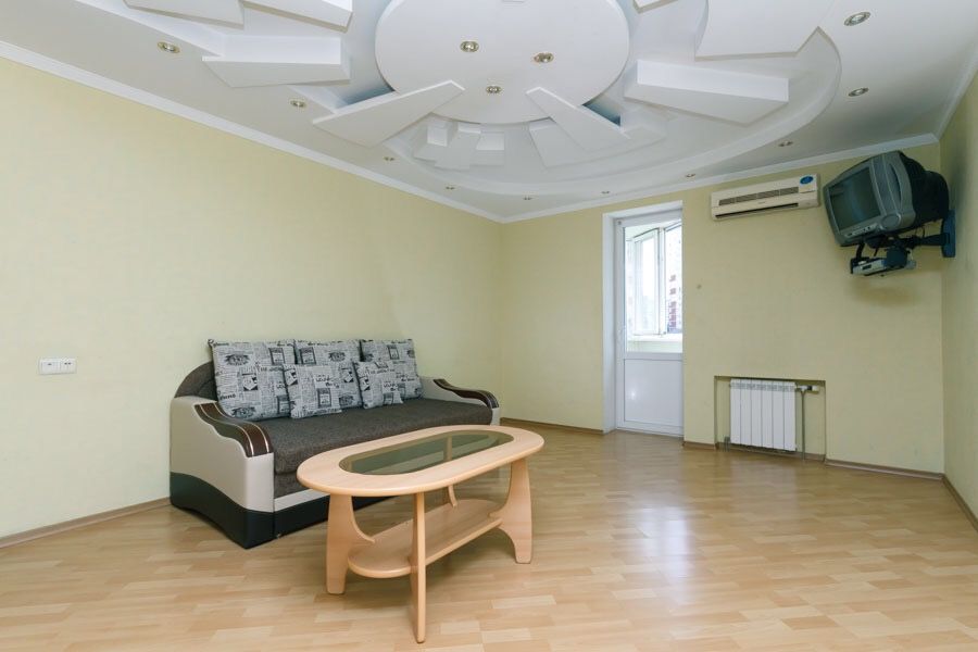 АСдам посуточно двухкомнатную квартиру на Урловской