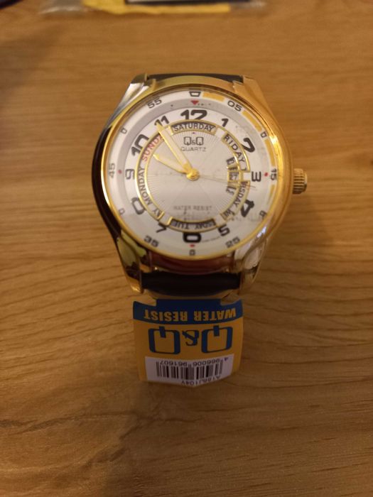 Чоловічий годинник Q&Q A186J104Y.