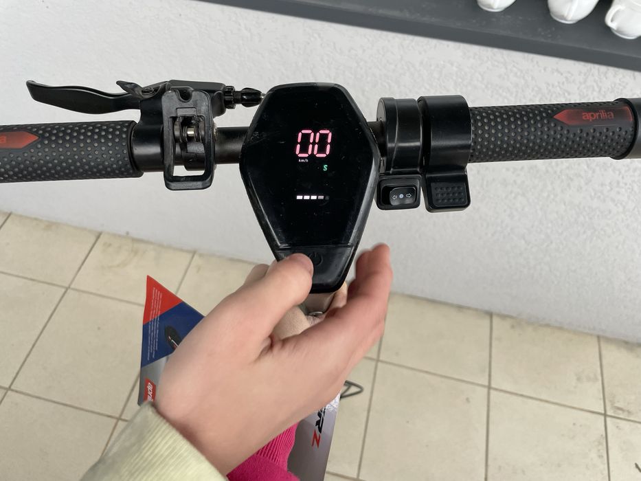 Електросамокат Aprilia eSRZ