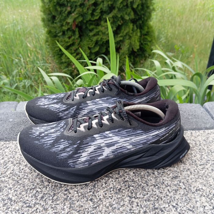 Asics Novablast 3 Sportowe Buty Do Biegania / Na Trening Rozmiar 43 - 44