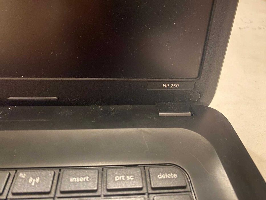 Portátil HP250 15,6"