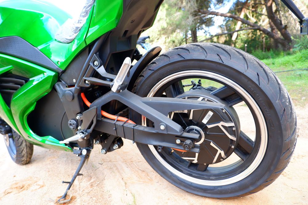 Mota A1 elétrica 125cc 130km/h 8kw estilo Kawasaki Ninja IVA incluido