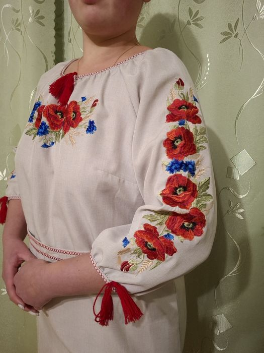 Стильне вишите плаття