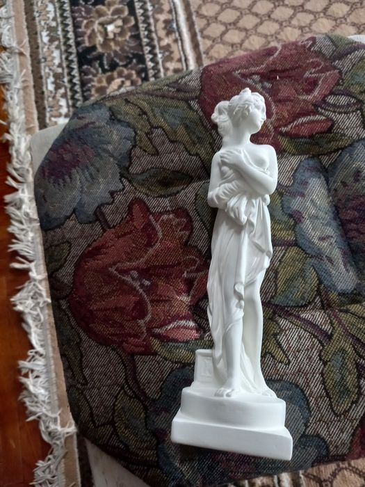 Статуетки різні нові