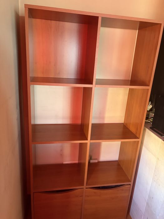 Estante com gavetas