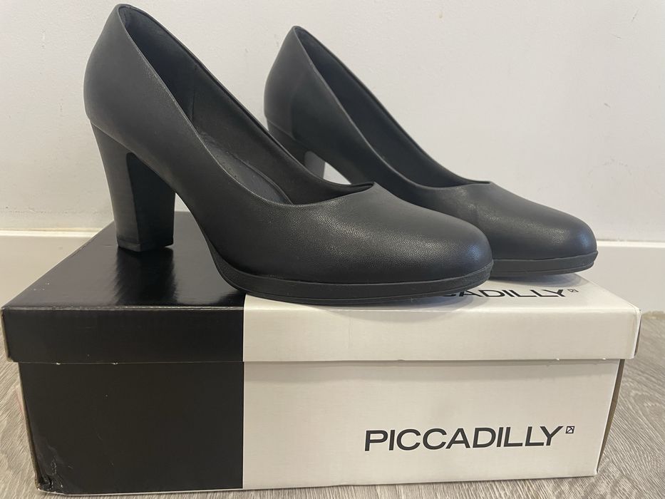 Sapatos Piccadilly pretos