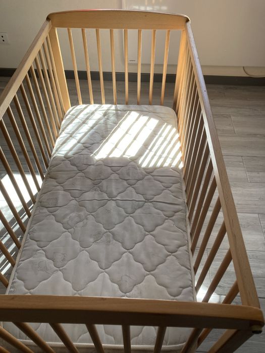 Cama de criança em madeira