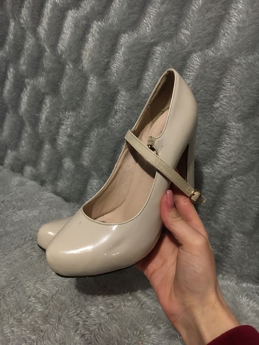 туфлі беживого кольору дуже зручні