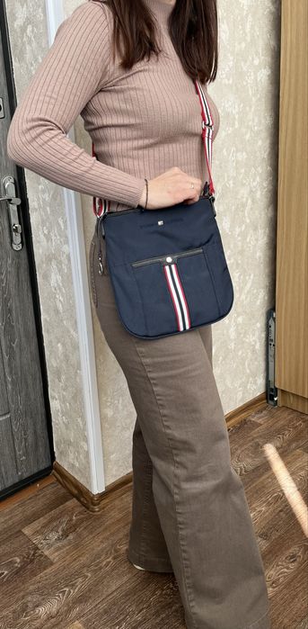 Продам чоловічу сумку-месенджер Tommy Hilfiger