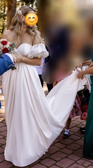 Elegancka suknia ślubna o ponadczasowym kroju