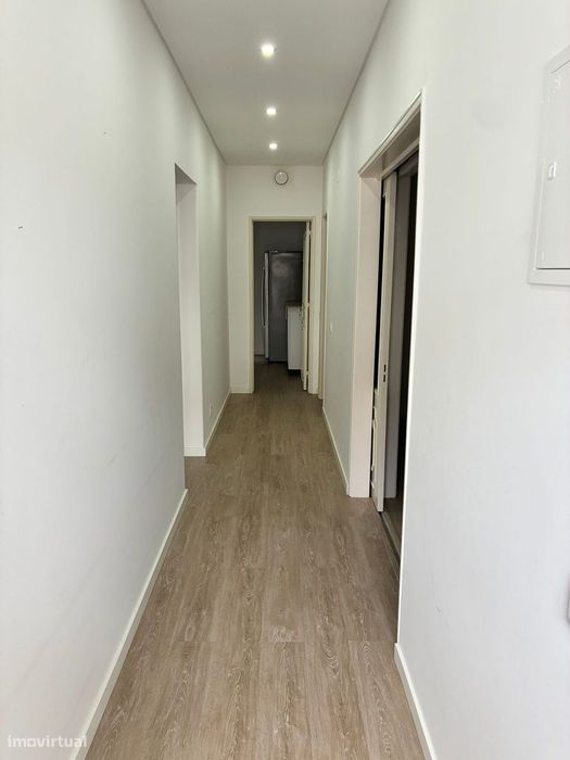 Moradia T2 com jardim e garagem em Corroios