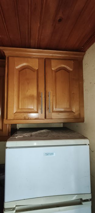 Moveis de Cozi. em madeira, vendo a Unid. Ou compl