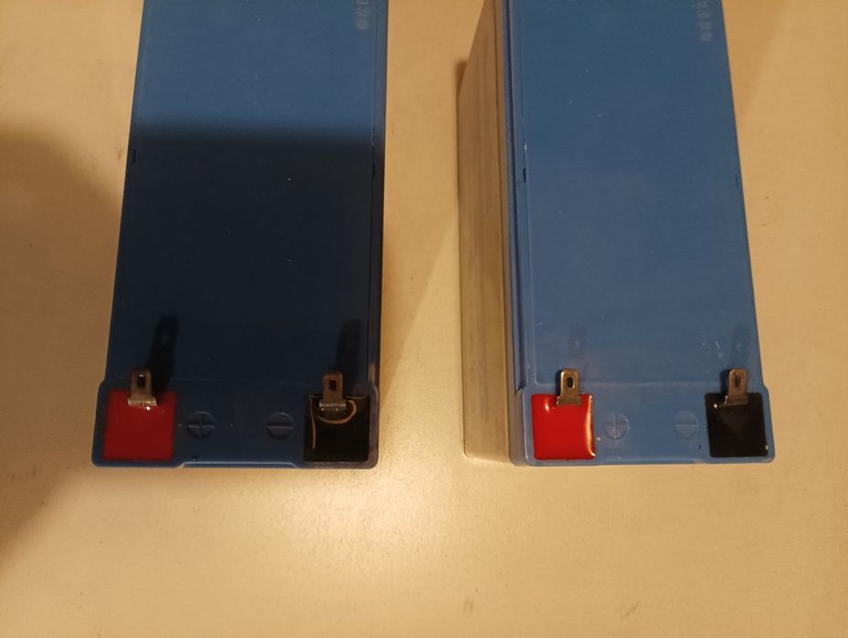 Baterias de 12 V-7Ah,em bom estado,mas vão sem carga, marca MAX Energy