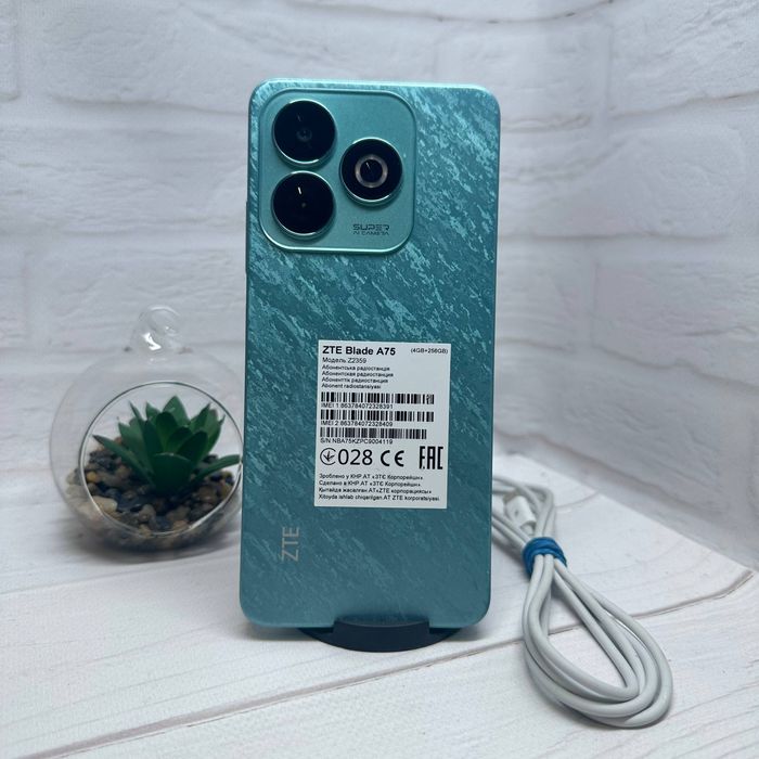 Продам телефон ZTE Blade A75 4/256Gb NFC в гарному стані
