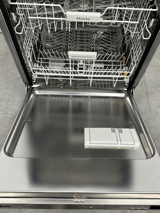 Вбудована посудомийна машина Miele G4990 SCVi