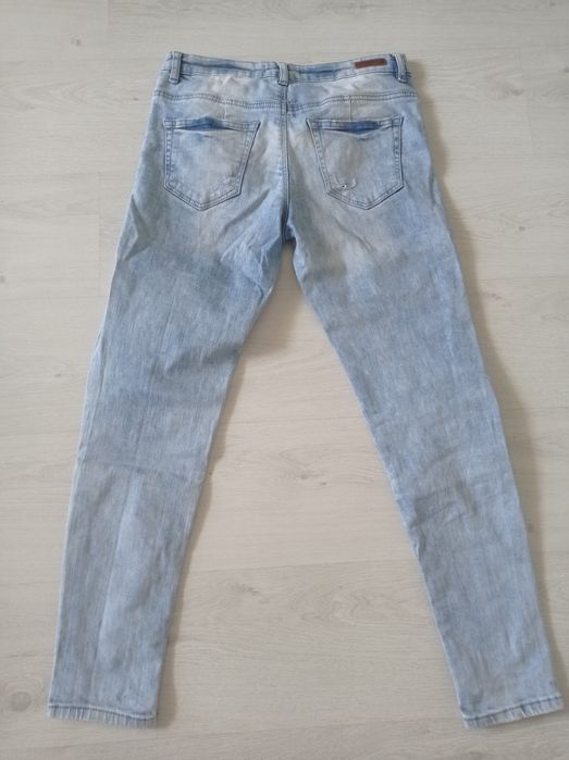 Spodnie Cropp 40