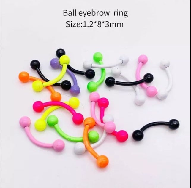 Piercings e bijuteria e maquina de furos