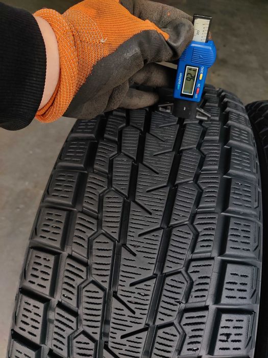 Зимові шини Йокохама Yokohama R18 225 60 відмінний стан 24р