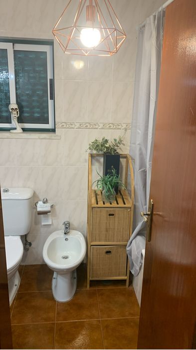 Alugo quarto - casa partilhada