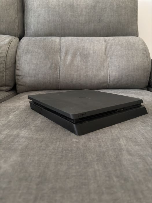 Ps4 500GB + 2 comandos