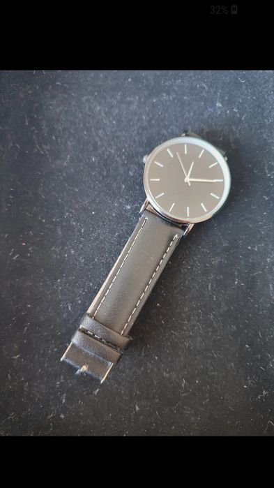 Zegarek czarny damski skóropodobny