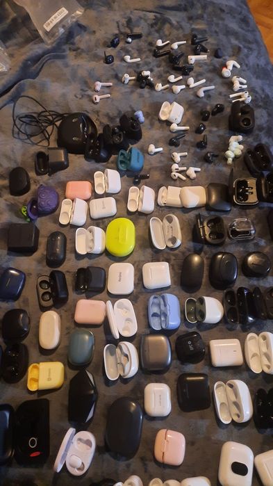 83 Caixas de auriculares vazias e phones soltos