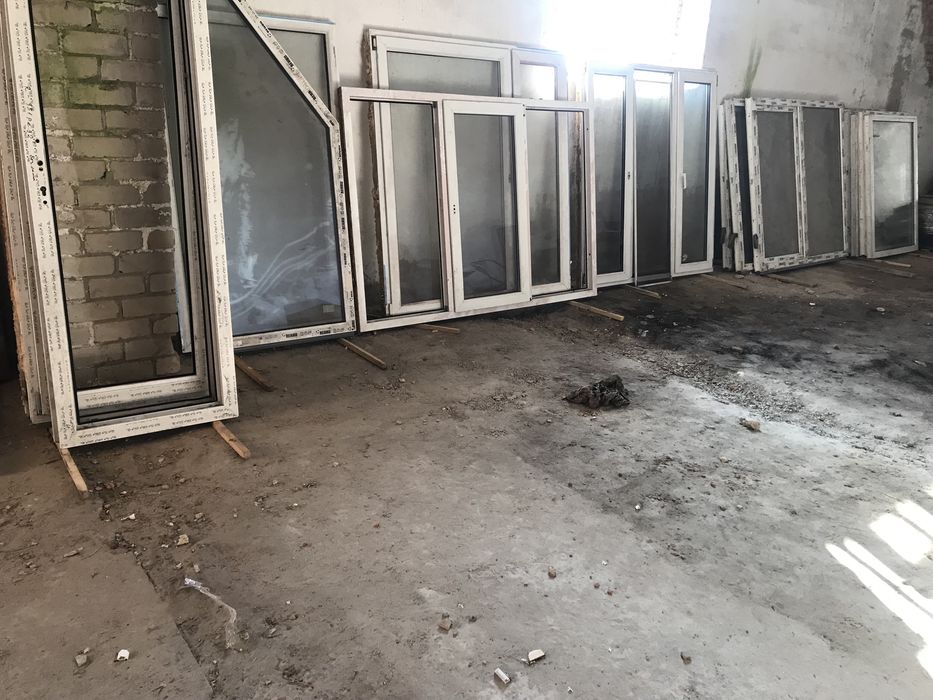 Продам металопластикові вікна та двері б/у.