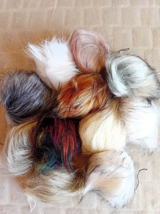 Pompon futrzany 9 cm 11 sztuk Do czapki