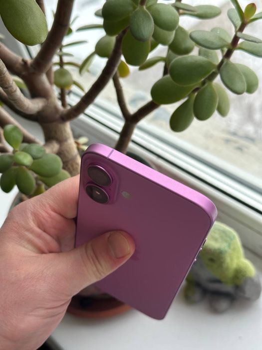 Продам IPhone 16 Plus 128 Neverlock