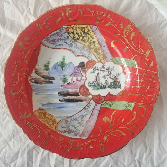 Prato Vista Alegre estilo Satsuma pintado à mão 34cm
