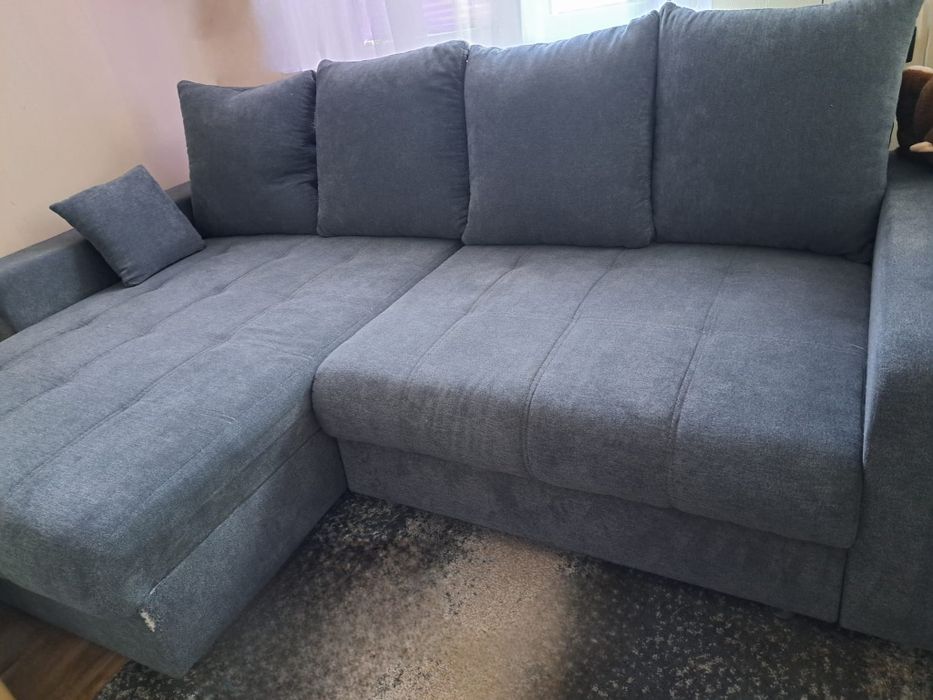 Kanapa rozkładana z szelzongiem 3-osobowa.