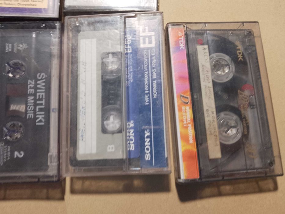 zestaw starych kaset magnetofonowych mix