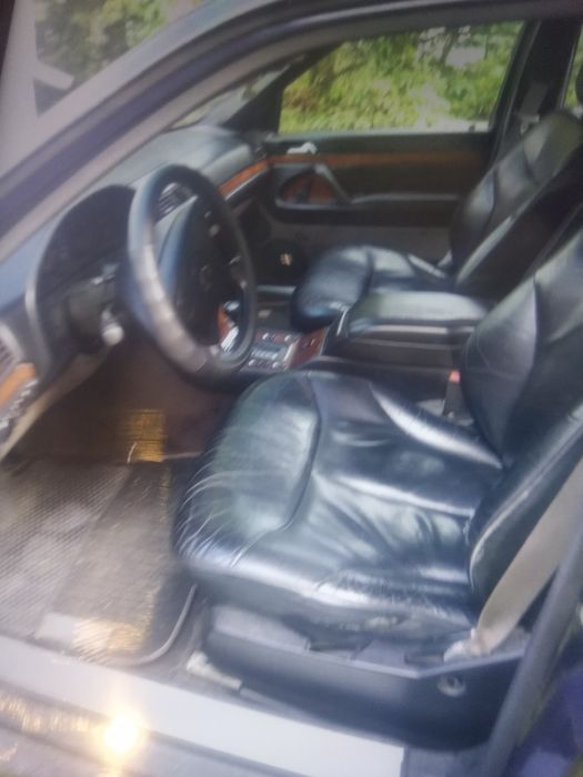 Мерседес W 140 , 1998 року , 4,2 газ / бензин . Можливий обмін .