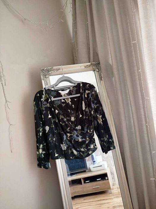 Primark ciemnozielona bluzka duży dekolt