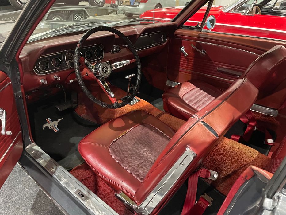 Ford Mustang  V8 — photo 5