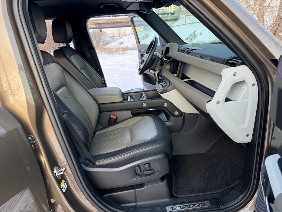 Land Rover Defender D300 X-Dynamic