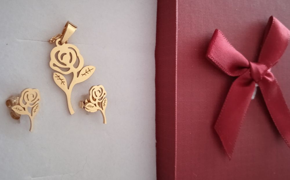 Colar e brincos  dourado