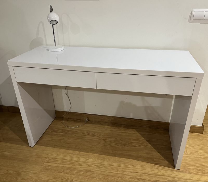 Secretária branca com duas gavetas