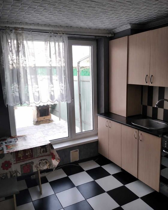 Продаж 2 кім. квартири в приватному секторі. 6 сот. + гараж. Климівка  №2575