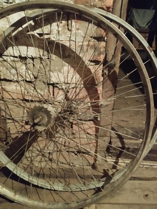 Продам 2 колеса до велосипеда.